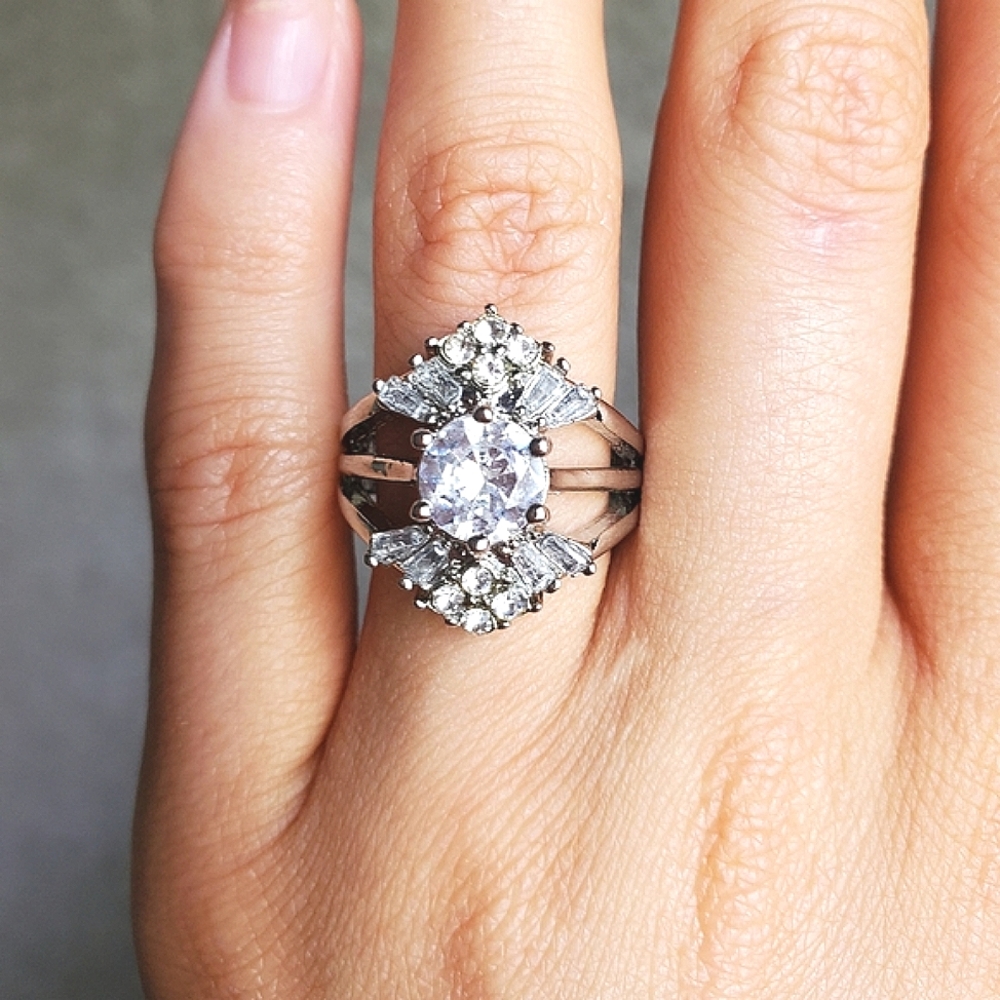 New Fashion White Sapphire Wedding Ring - Picture 1 of 4